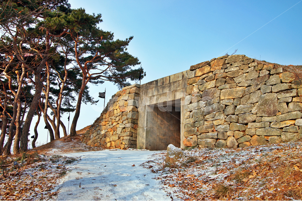 해미읍성,서산,성곽,성,조선시대,사적,문화재,천주교성지,암문,비밀문,통로,겨울,계절,winter,season,한국전통,한국문화,korean traditional,korean culture,건축물,건물외관,exterior,building,structure,architecture,construction