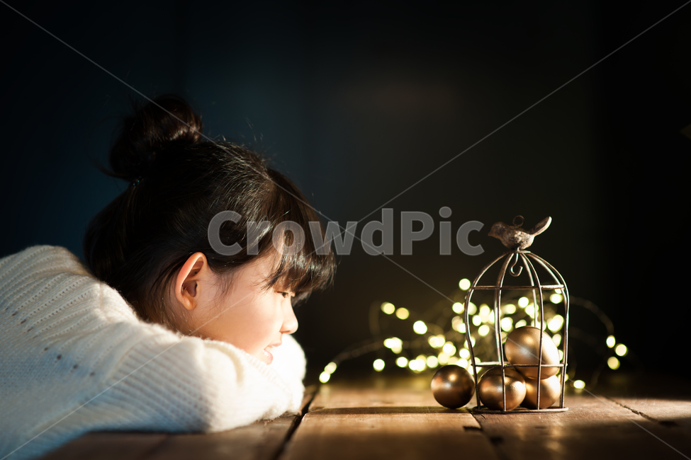 새장,호기심,부활절,행복,빈티지,사람,인물,인간,human,person,어린이,어린아이,child,children,kid