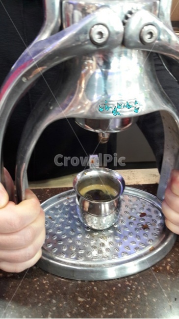 커피,커피기구,사람,커피내림,커피원두,커피,카페,coffee,cafe