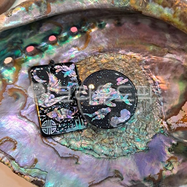 자개,나전칠기,보석,장식,빛나는,jewelry,gemstone,shine,키홀더,그립톡,조개