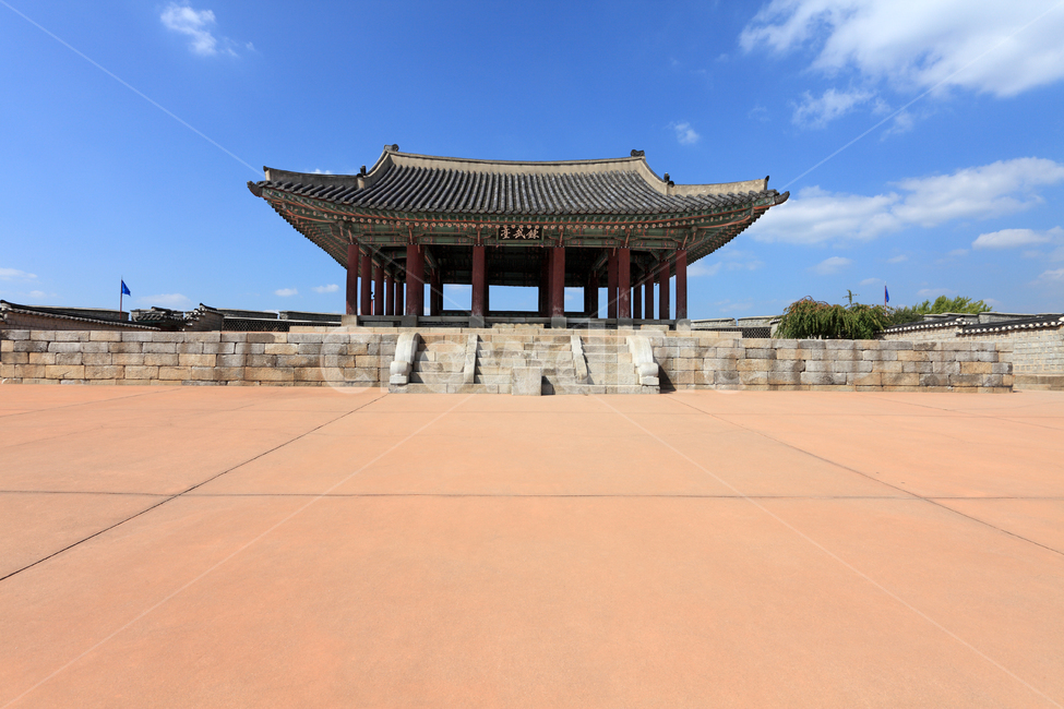 수원화성,수원성,동장대,연무대,수원,화성,문화재,사적,풍경,성,누각,망루,정자,건물,건축,건축물,전통건축,전통건축물,유적,유적지,성곽,명소,하늘,구름,마당,계단,바닥,공간,배경,백그라운드,고건축,조선,조선시대,관광지,문화,역사,수원시,경기도,한국,한국전통,한국문화,korean traditional,korean culture,랜드마크,landmark,tourist attraction,한국랜드마크,한국관광지,한국명소,korea landmark,korea tourist attraction,건축물,건물외관,exterior,building,structure,architecture,construction