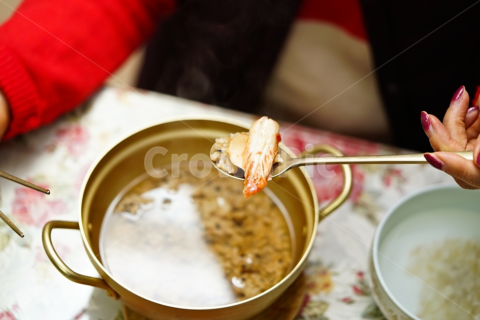 냄비,식사,누른밥,숭늉,누룽지,한식,먹방,먹거리,음식,식사대용,일상,쌀,현미,곡물,한국,코리아,온기,겨울,간식,숟가락,김치,음식,식재료,요리,food,cook,meal,dishes,food reserves,한식,한국음식,한국요리,korean food,korean dishes,korean meal,korean cook