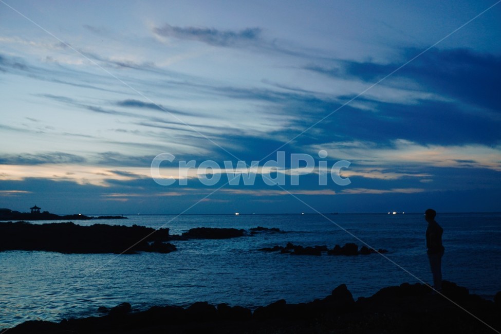 제주도,제주도풍경,풍경,바다,감성,자연,풍경,nature,landscape,사람,인물,인간,human,person,남성,남자,man,male,인물실루엣,사람실루엣,character silhouette,human silhouette,outdoors,옥외,land,땅,sea,ocean,대양,water,물,promontory,곶