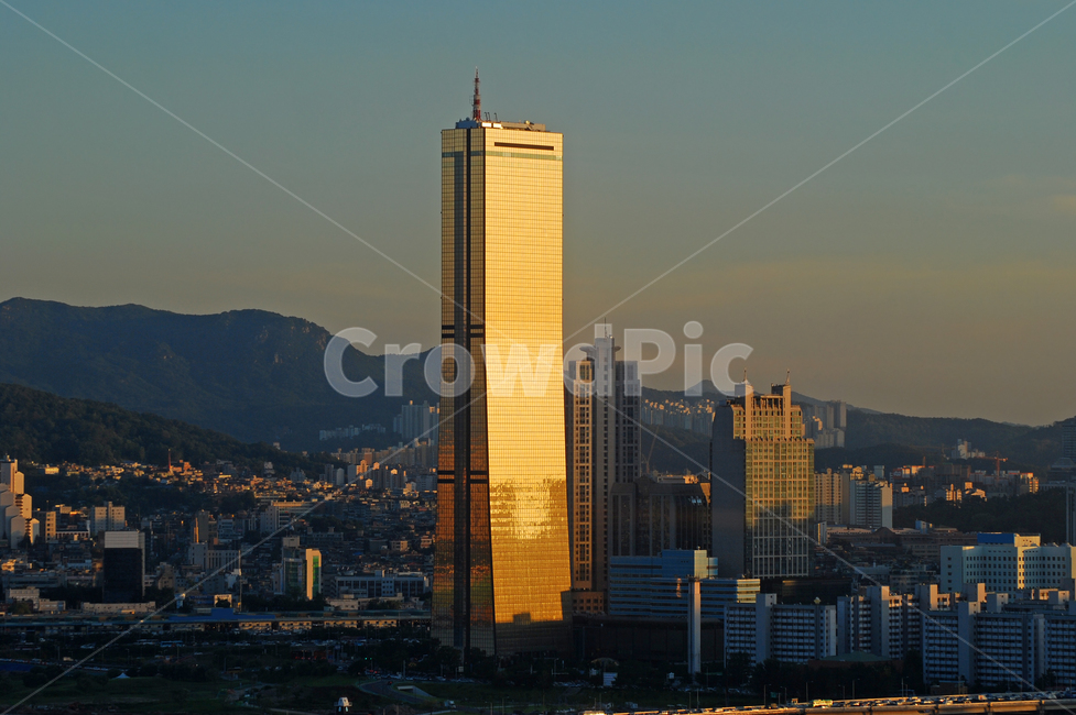 63빌딩,63,여의도,도시,도심,랜드마크,빌딩,스카이라인,고층빌딩,아파트,현대,건축,건축물,건물,비지니스,비즈니스,하늘,명소,금빛,금,골드,골드바,서울,한국,building,office building,사무실 건물,urban,어반,town,city,시티,도시,풍경,landscape,한국도시풍경,한국도시경관,korea cityscape,랜드마크,landmark,tourist attraction,한국랜드마크,한국관광지,한국명소,korea landmark,korea tourist attraction