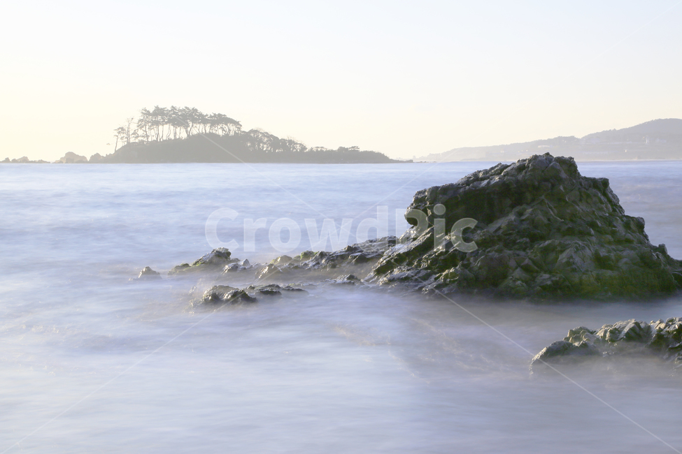 바다,아침,자연,섬,파랑,sea,morning,winter,겨울,landscape,blue,자연,풍경,nature,landscape,한국자연풍경,한국자연경관,korea nature landscape,land,땅,outdoors,옥외,water,물,shoreline,해안선,ocean,대양,promontory,곶,coast,연안