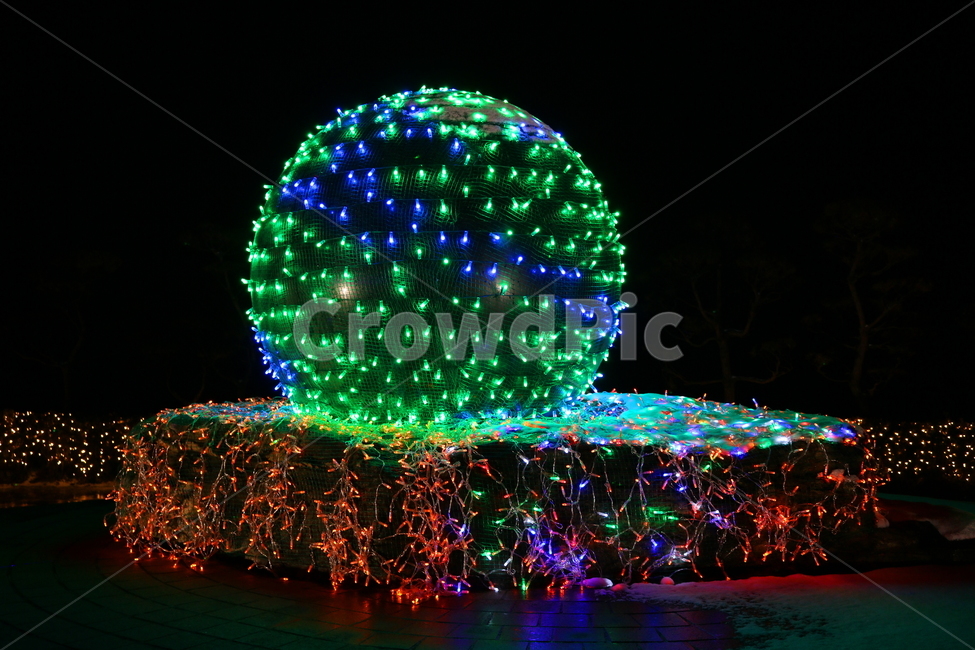 분수대,분수,야경,빛,불빛,조명,빛축제,야경,밤,풍경,nightscape,night,landscape,조각상,동상,석상,조형물,statue,bronze statue,stone statue,crowd,군중,festival,제전