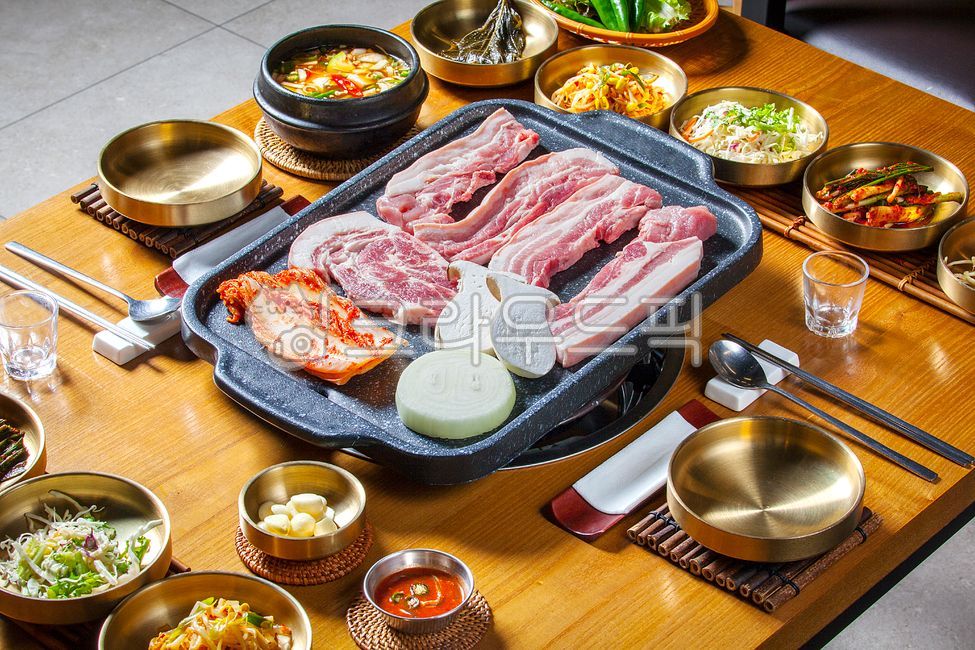 돼지고기,돼지,고기,삼겹살,생삼겹살,삼겹살구이,목살,생목살,돼지목살,목등심,정육식당,흑돈,지리산흑돈,돼지목등심,오겹살,생오겹살,오겹살구이,돼지오겹살,삼겹살집,food,pork,식사,흑돼지,지리산흑돼지,지리산고원흑돼지,제주생삼겹,제주생삼겹살,불판,고기불판,야채,채소,김치,버섯,양파,반찬,상차림,고기집,고깃집,식당,음식점,한국음식,한라산제주삼겹살,생고기,음식