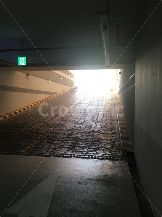 출구,지하주차장,밝은미래,해방,축복,행복,교통,교통수단,traffic,transportation