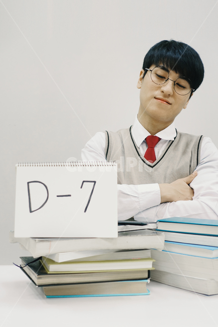 학교,시험,수능,학생,고등학생,남고생,고등학교,교복,test,고민,진로,수능시험,대입,입시,공부,수업,학업,사람,인물,인간,human,person,얼굴표정,facial expression,face,남성,남자,man,male,교육,학교,공부,education,learning,study,school