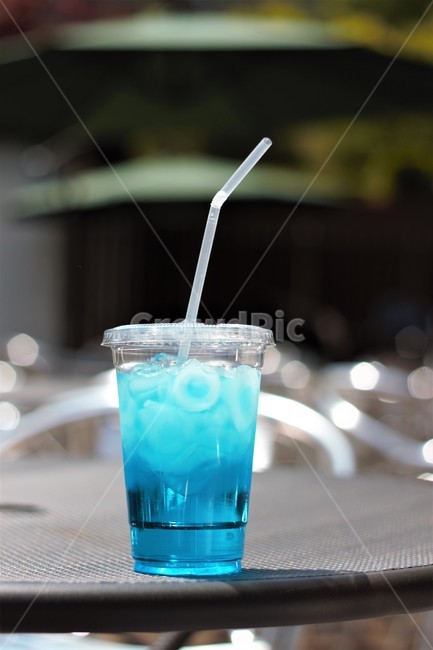 음료,테이블,음료수,여름,시원한,cool,summer,table,beverage,food,straw,빨대,탁자,카페,차가운,blue,파란,drink,drinking,outdoor,야외,여름,계절,summer,season,음료수,drink,beverage