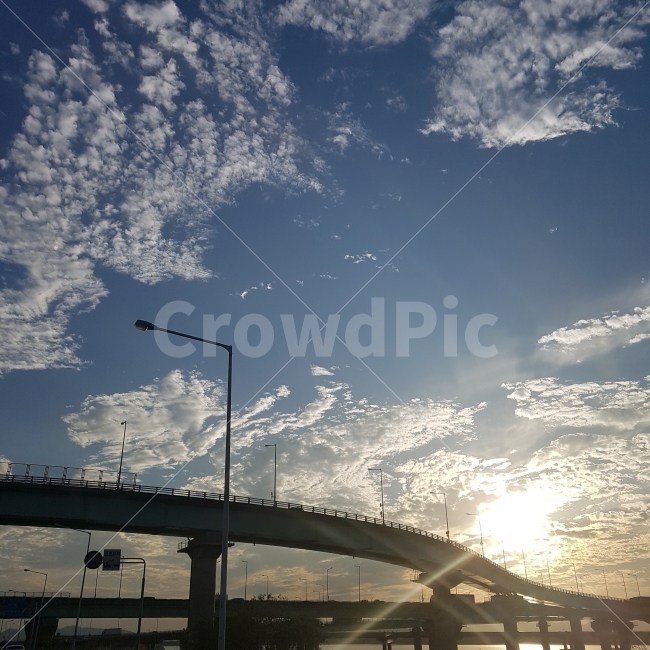 하늘,구름,노을,다리,강변,파란,풍경,cloud,sky,sunset,bridge,ariverside,blue,korea,도시,풍경,city,landscape,교통,교통수단,traffic,transportation,road,도로,freeway,고속 도로