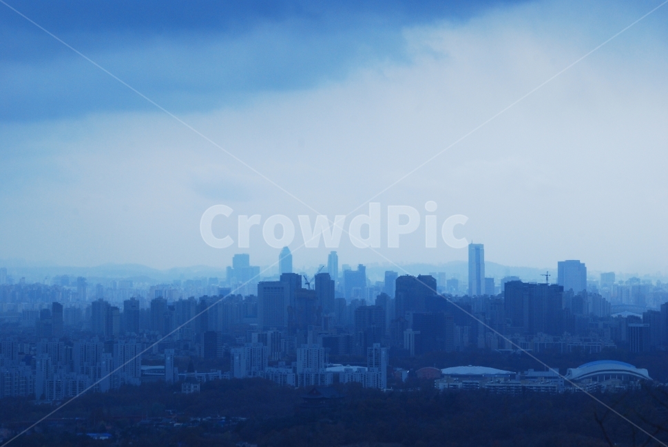 미세먼지,황사,스모그,매연,대기오염,날씨,기후,배기가스,안개,연무,뿌옇다,흐린,도시,서울,공기,중심가,이슈,경보,smoke,foggy,우울한,탁한,기상,마스크,주의보,대도시,city,메트로폴리탄,공기청정,fog,dust,haze,오염,공기청정기,환경,environment,air,atmosphere,도시,풍경,city,landscape,한국도시풍경,한국도시경관,korea cityscape,nature,자연