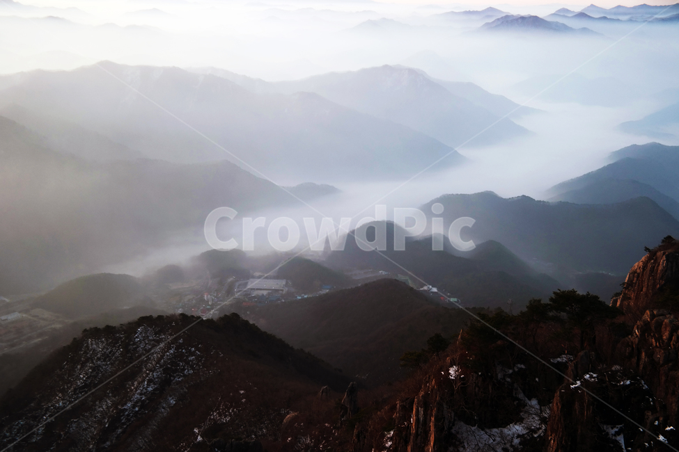 돌,바위,암석,산,정산,나무,자연,환경,자연환경,등산,트래킹,눈,지평선,수평선,뻥뚫림,산맥,구름,하늘,아름다움,노을,자연,풍경,nature,landscape,한국자연풍경,한국자연경관,korea nature landscape,outdoors,옥외,mountain range,mountain