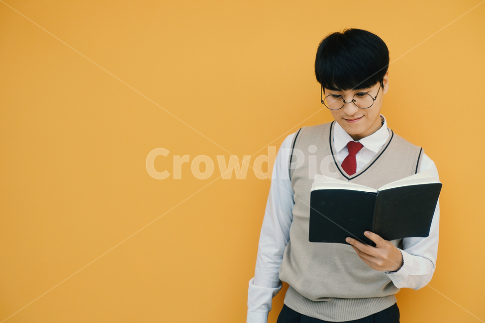 수능,교육,학생,교복,시험,강의,수업,고등학생,고3,남고생,남자고등학생,남고,수능시험,기말고사,중간고사,모의고사,exam,quiz,test,학업,공부,남자,남학생,사람,인물,인간,human,person,얼굴표정,facial expression,face,남성,남자,man,male,교육,학교,공부,education,learning,study,school