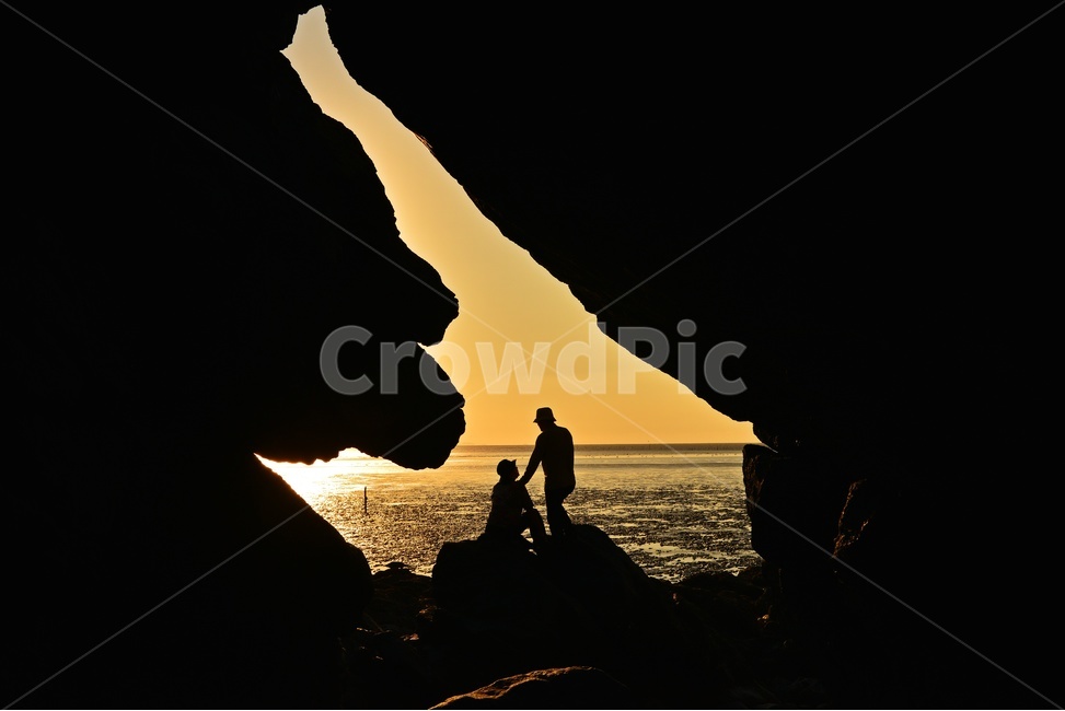 nature,자연,light,빛,flare,플레어,human,인간,person,사람,silhouette,실루엣,outdoors,옥외,영광,백수,해식동굴,바다,해안,해변,일몰,해넘이,노을,황혼