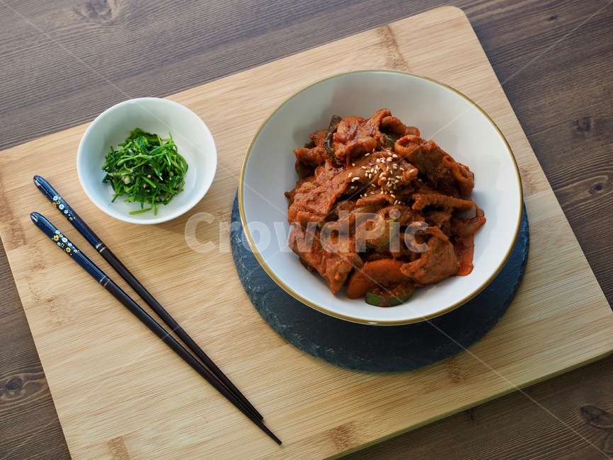 lunch,Stirfried Jeewook,East Asian Culture,Food and Beverage,Grilled Pork,chopsticks,industry,plate,pork,vegetable,Stirfried pork with red pepper paste,side dish,wellbeing,Korean food,studio shooting,Asian food,handmade,diet,tradition,cooking,spicy food,F