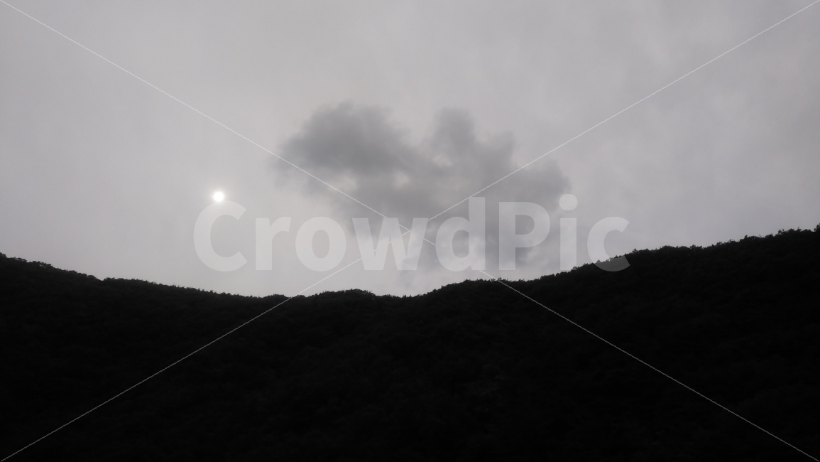 해,구름,산,능선,흐린오후,바람,기다림,어두움,자연,풍경,nature,landscape,흑백,모노톤,monochrome,black and white,outdoors,옥외,weather,날씨