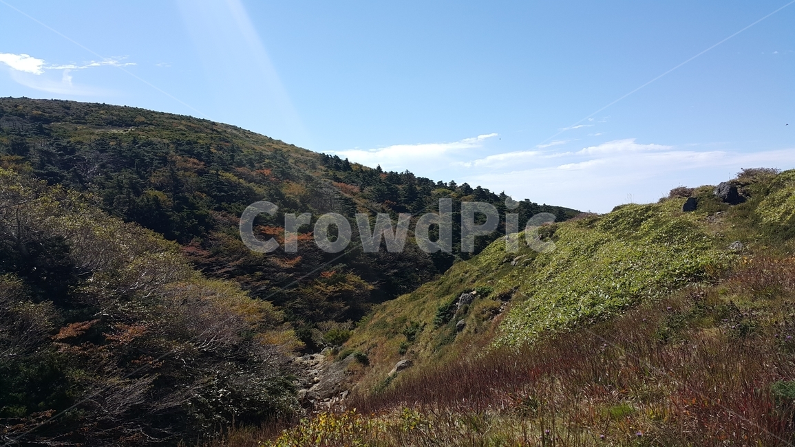 넓은언덕,언덕,평야,영실코스,윗세오름,맑은하늘,푸른하늘,푸른언덕,힐링,자연,풍경,구름