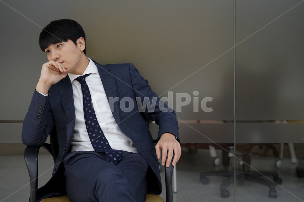 정장,양복,비즈니스,사업가,남성,남자,슈트,직장인,회사원,사람,인물,인간,human,person,남성,남자,man,male,산업,industry,industrial,비즈니스,사업,business,service,work