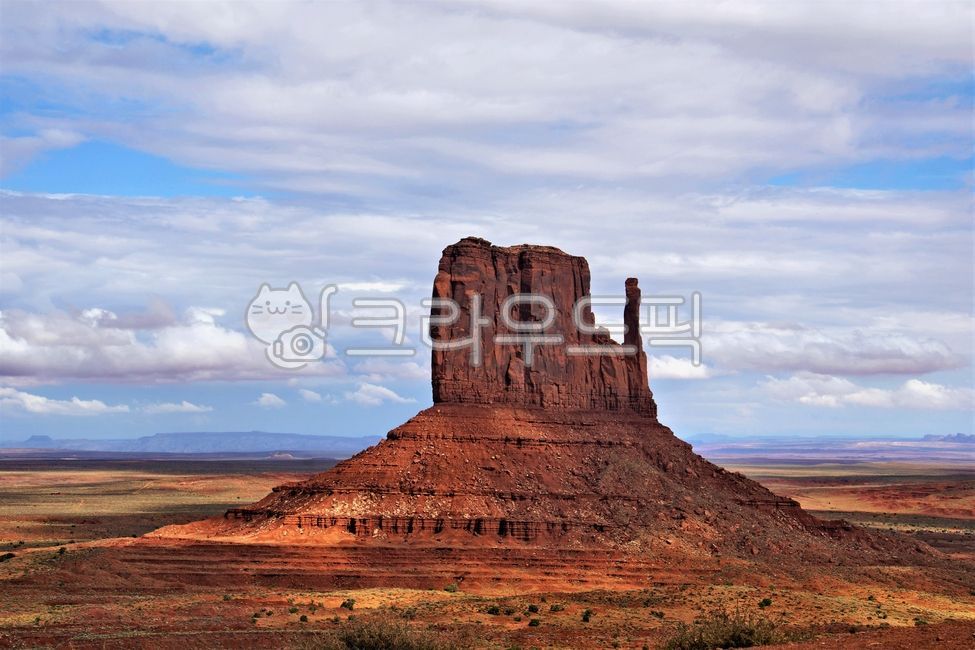 sky,USA,highlands,Amazing Rock,Vast panoramic view,cloud,huge rock,American landscape,American desert,Monument Valley scenery,Monument Valley,western usa,sky scenery,cloud scenery