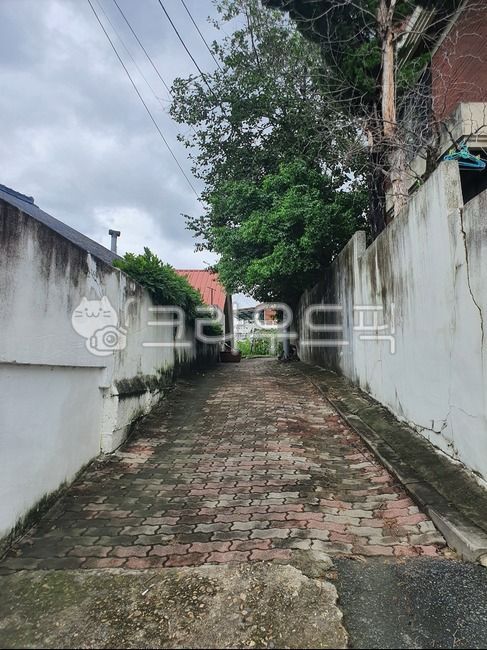 Old city center,walkway,Emotion,alley,close