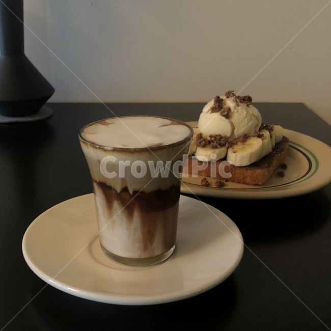 커피,coffee,pottery,도기류,saucer,받침접시,화이트플랫,토스트,바나나,아이스크림,디져트,dessert,음식,food,푸드,음식,식재료,요리,food,cook,meal,dishes,food reserves,디저트,간식,후식,dessert,snack