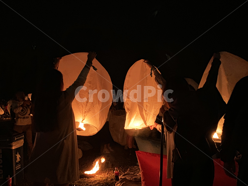 미국,불,사람,인간,불꽃,전등,nightlight,등불축제,설레임,뒷모습,감성,축제,행사,festival,carnival,event