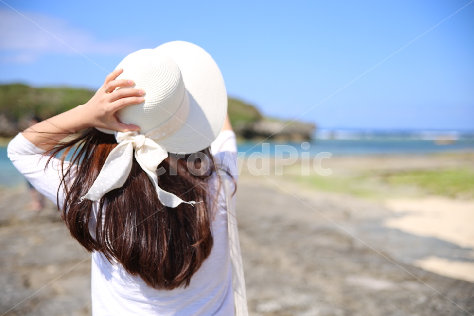 모자,여자,뒷모습,바다,해변,날씨,female,hat,girl,사람,인물,인간,human,person,여성,여자,woman,female,lady,여행,휴가,traveling,vacation,trip,패션스타일,의상,fashion,style