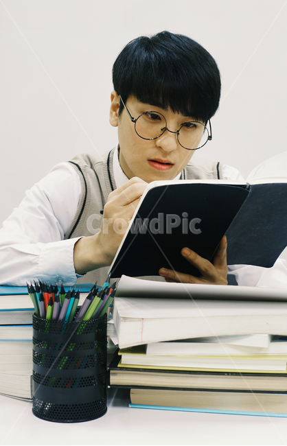 공부,수능,수능시험,고등학교,고등학생,고3,남고생,남자학생,학생,남학생,교복,학업,수업,진로,고민,시험공부,사람,인물,인간,human,person,남성,남자,man,male,교육,학교,공부,education,learning,study,school