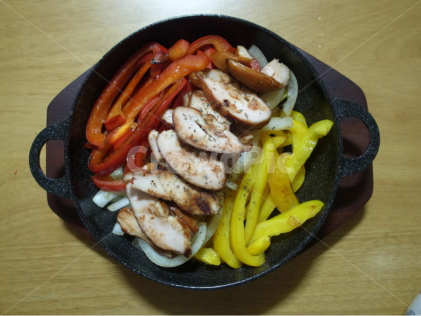 화이타,파히타,멕시코요리,볶음요리,치킨,파프리카,양파,fajita,구운야채,음식,음식누끼,주물팬,무쇠팬,음식,식재료,요리,food,cook,meal,dishes,food reserves,양식,서양음식,서양요리,western food,western dishes,western meal,western cook