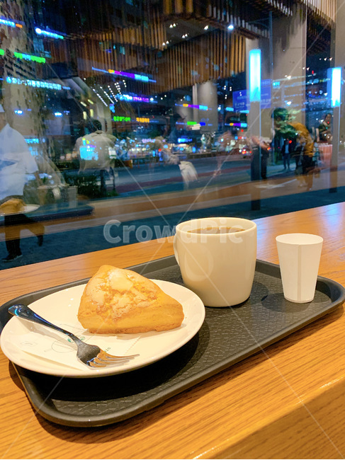 cup,컵,coffeecup,커피컵,카페,cafe,커피,아메리카노,coffee,americano,scorn,스콘,빵,bread,음식,식재료,요리,food,cook,meal,dishes,food reserves,디저트,간식,후식,dessert,snack,커피,카페,coffee,cafe