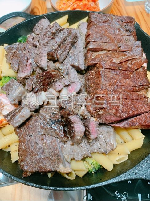 steak,pasta,Steak Pasta,meat,broccoli,beef