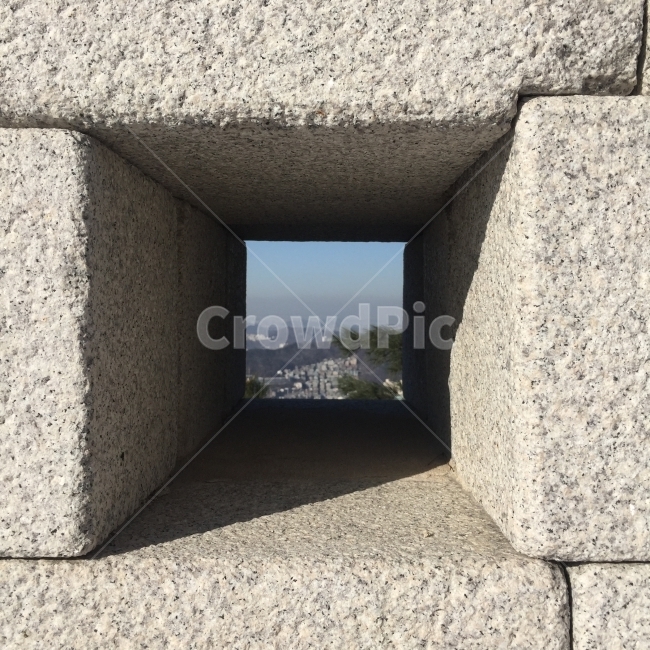 인왕산,성곽,서울전경,프레임,액자,산,산행,성벽,성,서울,Inwangsan,mountin,wall,frame,Seoul,한국전통,한국문화,korean traditional,korean culture,건축물,건물외관,exterior,building,structure,architecture,construction