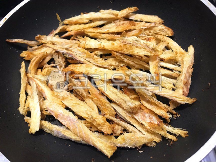 Beer snacks,Drink snacks,dry snacks,Grilled Pollack,Draft beer snacks,savory,crispy,snack,Grilled pollack,golden brown,food,dried fish,Grilled muktae,fish,Pollock,crunchy,ingredients,cooking,Muktae,Dried pollack,roast