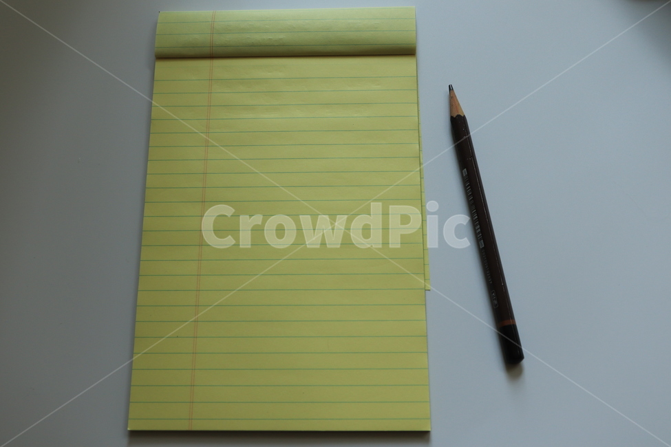 노트,note,메모,연필,사무용품,pencil,memo,노란색패드,회의,회사,company,office,officeequipment,fixtures,필기,기록,학용품,문구류,사무용품,school supplies,stationery,office supplies