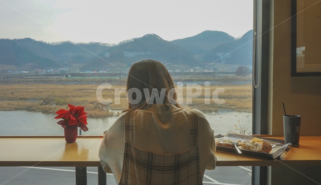 여자,감성,카페,girl,뒷모습,사람,인물,인간,human,person,여성,여자,woman,female,lady,감성,sensible,feeling