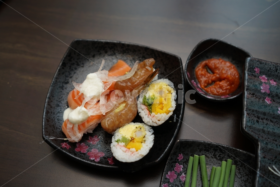 초밥,스시,회,식사,김밥,접시,일식,음식,푸드,안주,먹방,먹거리,차림,식당,맛집,음식,식재료,요리,food,cook,meal,dishes,food reserves,수산물,해산물,fishery products,seafood,일식,일본음식,일본요리,Japanese food,Japanese dishes,Japanese meal,Japanese cook