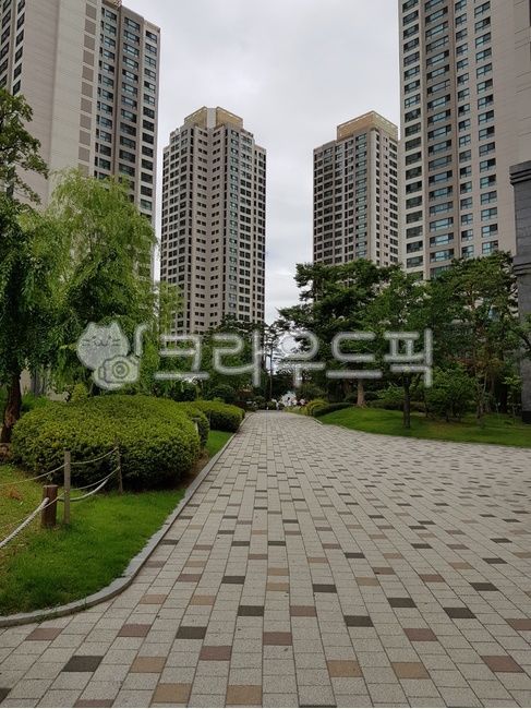 래미안퍼스티지,아파트,고층아파트,아파트조경,아파트길,고급아파트,강남아파트,부동산,보도블럭,인도,아파트산책로,walkway,path,apartment