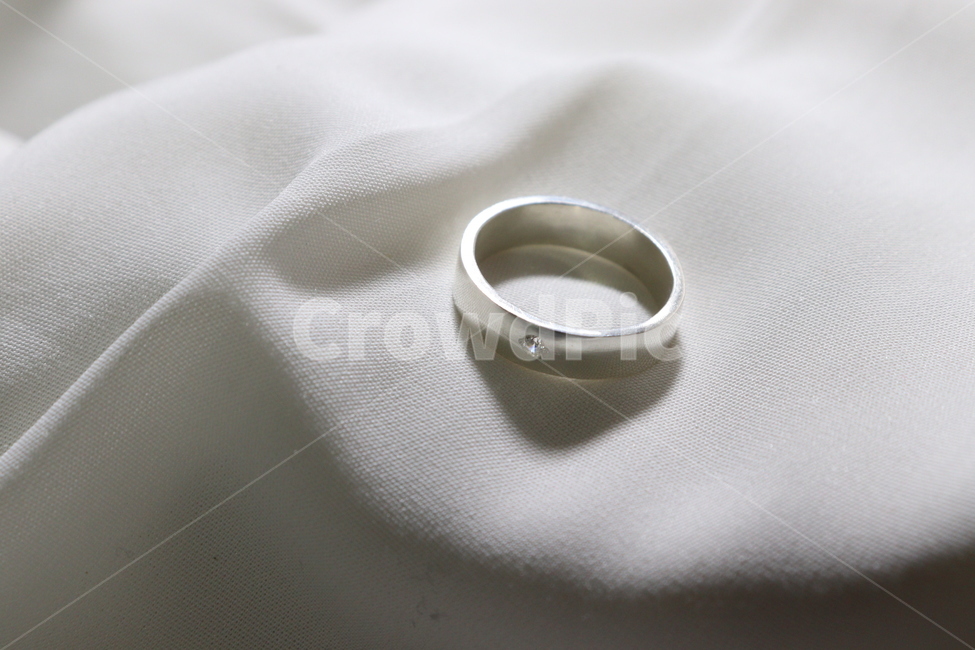 반지,커플링,악세사리,은반지,accessory,ring,silverring,jewelry,보석류,큐빅반지,accessories,결혼,혼례,웨딩,wedding,marriage,marry,기념일,축하,anniversary,congratulation,celebrate,celebration,사물,물건,오브젝트,thing,object,matter