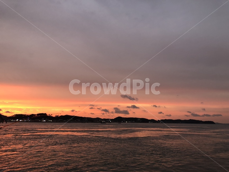 nature,자연,outdoors,sky,붉은하늘,redsky,dawn,황혼,sunset,일몰,자연,풍경,nature,landscape,옥외,dusk,하늘,새벽,red sky,붉은 하늘