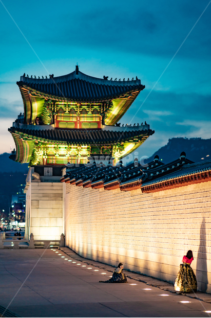 night view,city,Hanbok experience,koreanculture,Gwanghwamun,hanbok,scenery,Gyeongbokgung Palace,tourist,healing,Seoul,nightcap,landmark,palace,night,koreantraditional,Korean culture,seoul,attraction,emotion,Korean tradition,landscape,traditional experienc