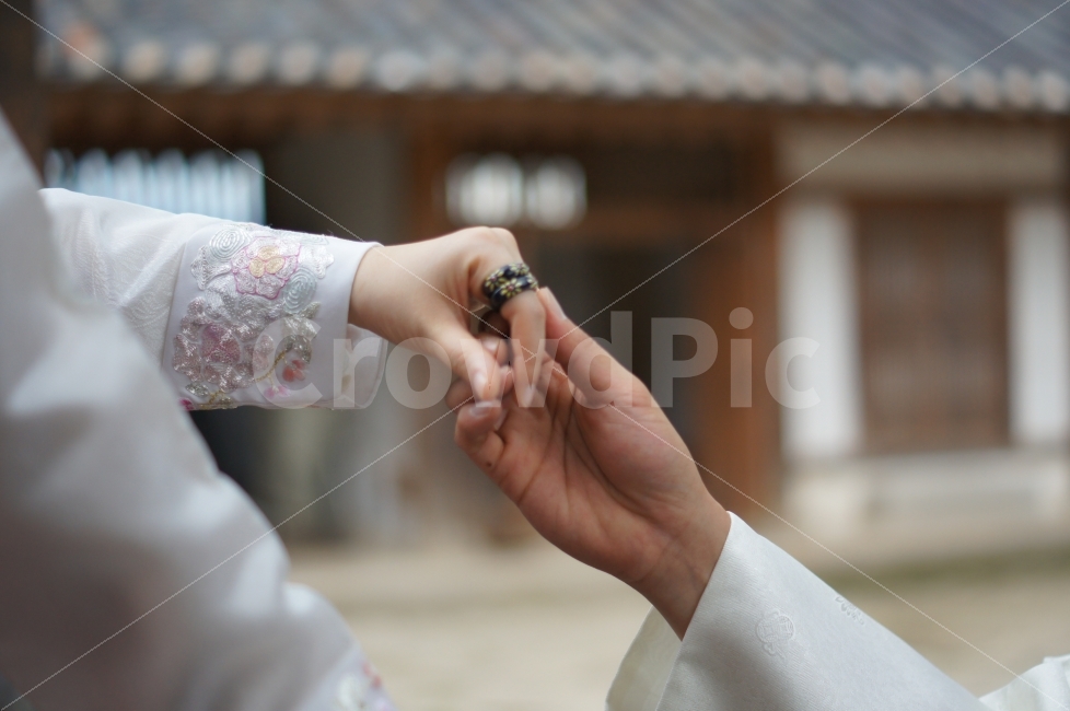 인물,감정,연인,반지,한복,전통,커플,한국전통,한국문화,korean traditional,korean culture,한복,한국전통의상,hanbok,korean traditional clothes,사람,인물,인간,human,person,감정표현,기분,feeling,emotion,연인,커플,사랑,lover,couple,연출,컨셉,콘셉,direction,concept