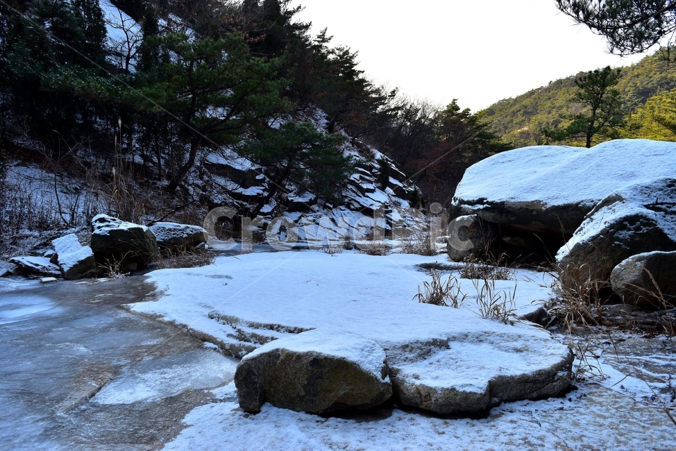 관악산,풍경,겨울,자연,눈,스포츠,등산,산행,nature,snow,겨울풍경,느낌,아름다운,신비로운,경이로운,기암,바위,암봉,암릉,다큐,필,힐링,명산,landscape,winter,season,트레킹,100대명산,인기명산,조망,전망,정부청사,6봉,수목원능선,바윗길,암릉길,명품송,소나무,명품코스,설경,계곡,겨울,계절,winter,season,자연,풍경,nature,landscape,한국자연풍경,한국자연경관,korea nature landscape,tree,나무,plant,식물,outdoors,옥외,fir,전나무,abies,아비
