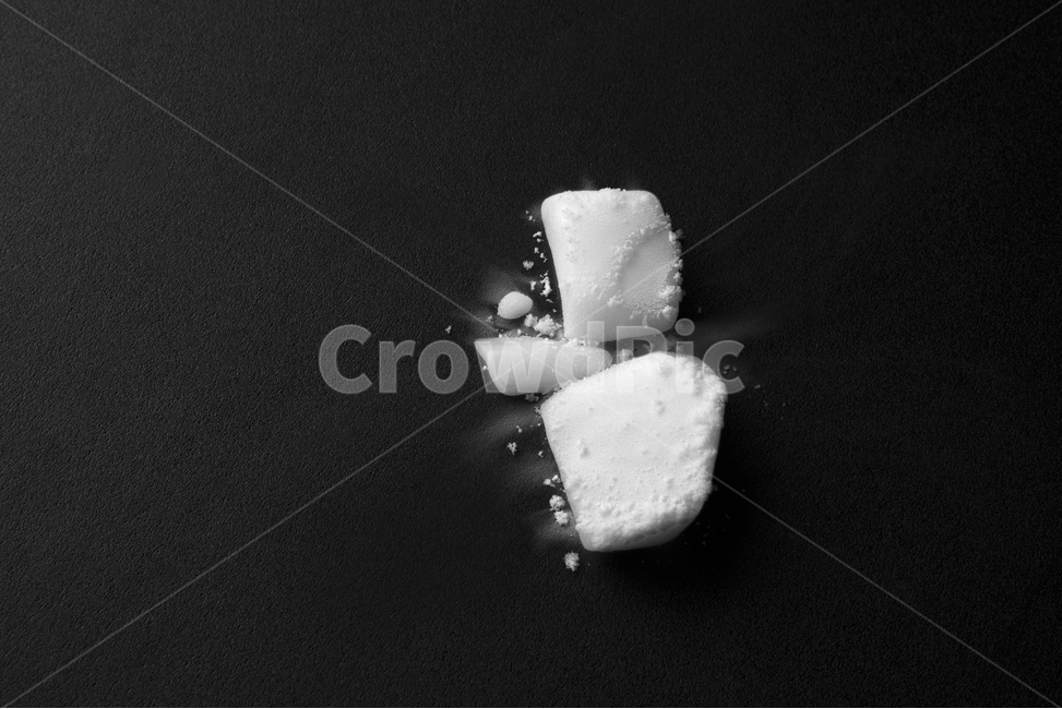 드라이아이스,연기,고체,흰색의덩어리,고체탄산,흰색,화학,dryice,흑백,모노톤,monochrome,black and white