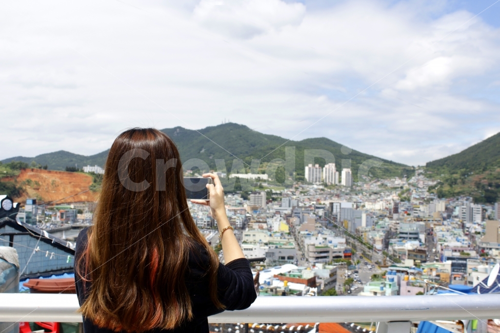 뒷모습,사람,여자,풍경,여수,긴머리,여행,기쁨,밝음,행복함,도시,풍경,city,landscape,사람,인물,인간,human,person,여성,여자,woman,female,lady,사진작가,포토그래퍼,photographer,정보통신기술,전자기기,전자제품,it,information,technology,electronic equipment,metropolis,중심지,urban,어반,town,시티,building,건물