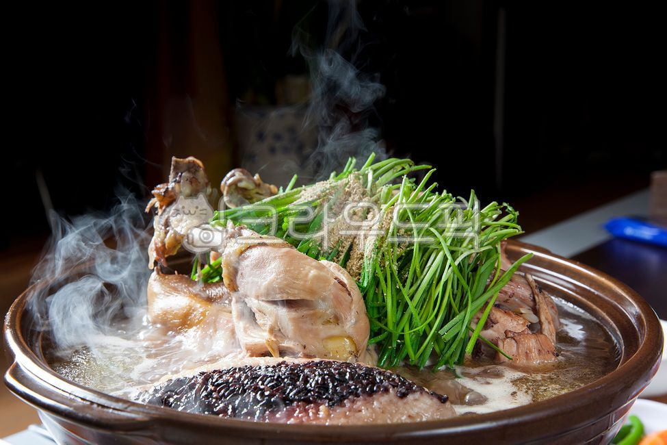 Gospel of Words,Oriental medicine duck stew,Boiled Chicken,double gospel meal,Hanjeongsik,wellbeing,healthy food,Wellbeing food,Traditional food,nutritious food,rejuvenation,Nurungji Baeksuk,Roasted lacquer chicken,health soup,dog day,health food,lacquer 