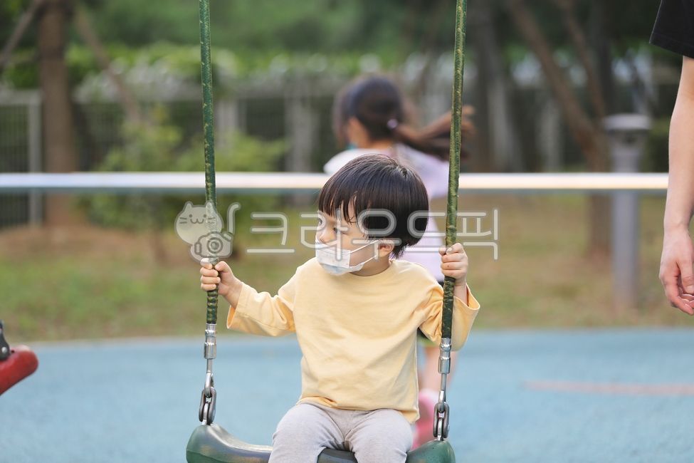 어린이,놀이터,3세아이,4세아이,4세남자아이,그네,그네타기