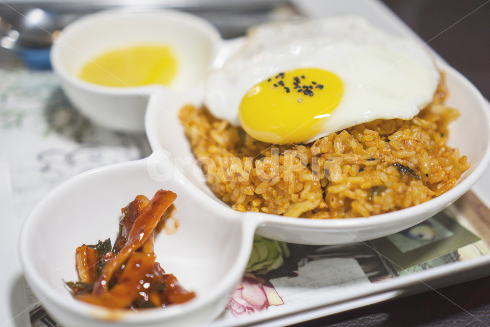 김치볶음밥,무말랭이,계란,단무지,쟁반,egg,tray,음식,식재료,요리,food,cook,meal,dishes,food reserves