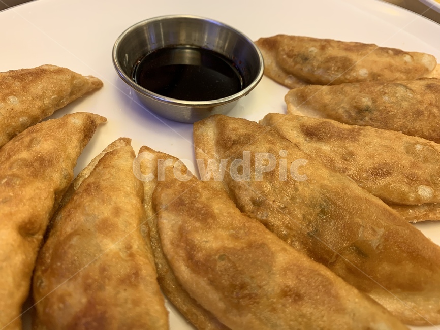 군만두,만두,frieddumplings,dumplings,chinesefood,간장,음식,식재료,요리,food,cook,meal,dishes,food reserves,중식,중국음식,중화요리,chinese food,chinese dishes,chinese meal,chinese cook