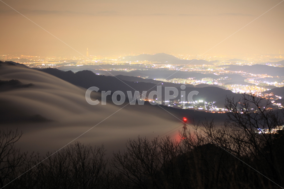 야경,도시,도시야경,운해,불야성,풍경,자연풍경,야경,밤,풍경,nightscape,night,landscape,도시,city,한국도시풍경,한국도시경관,korea cityscape,soil,흙,nature,자연,outdoors,옥외,sand,모래,light,빛,flare,플레어